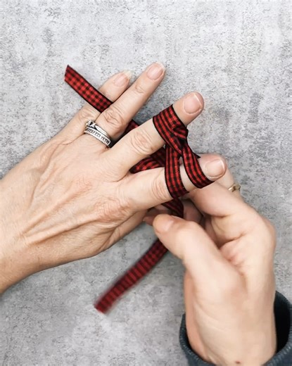 Day 19 Tips, Tricks and Inspiration Easy DIY Bows. #bows #bowseason #bowsbowsbows #bowsmakeeverythingbetter #crafts #easycrafts #easycrafts❤️ | Shabby Chic Vintage Vanlife Chicks