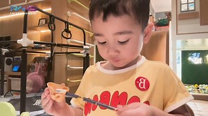 rafathar cipung terharu. lily udah mulai lancar belajar jalan. semua happy liat lily. | RANS Entertainment