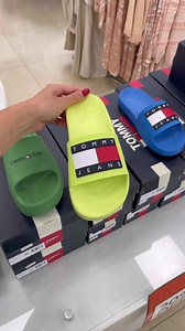 TOMMY FLIP FLOPS 充❤️ Your perfect companion for a stroll in the park...