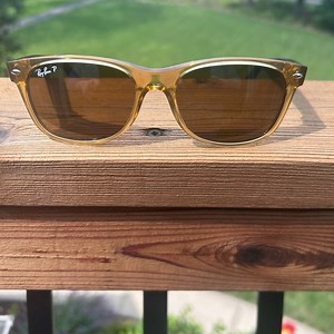 Ray-Ban New Wayfarer Polarized Sunglasses w/Amber and Lens Frame w/Case.