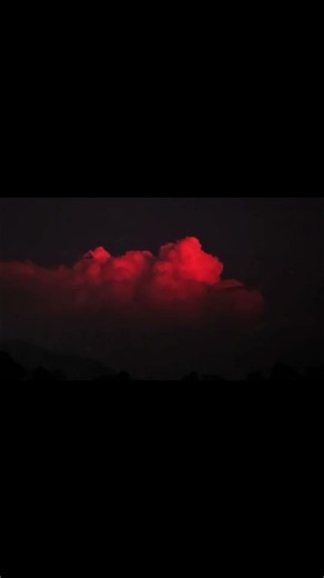 Nature’s Glitch? 😳 Blood Red Clouds at Night!#Shorts #RedClouds #Nature #WeatherPhenomenon #Viral