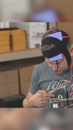 3.1K views · 43 reactions | Shocking your ocular nerve is wild #science #electricity #fail #donttrythisathome | The Modern Rogue | Facebook