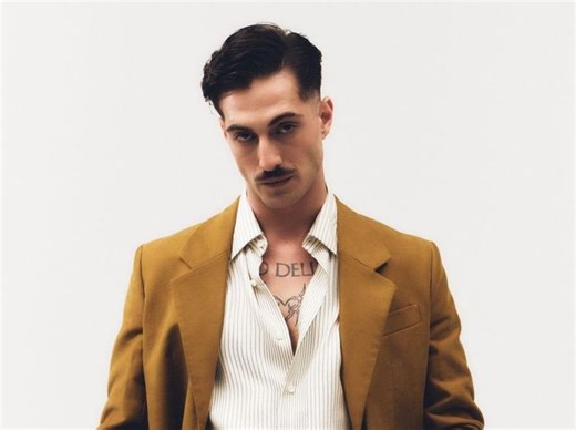 √ Damiano David si trasforma in Harry Styles