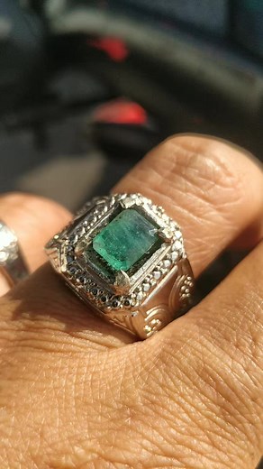 Natural emerald beryl (jamrud) #batuakiklover #batuakiknusantara #naturalemeraldberyl #fbpro | Ninetynine Gems