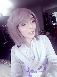 1.9K views · 397 reactions | Me: Fuck I should do a vblog. I havent done that in a while! Me: But I look like a lazy hobo? Also Me: GOOD NEWS MY FACEBOOK REACH HAS BEEN SHIT NO ONE WILL SEE ANYWAY AHAHAHAHAA RIP | Kassandra Leigh | Facebook