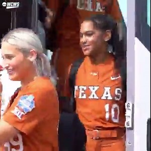 𝑳𝒊𝒈𝒉𝒕𝒔. 𝑪𝒂𝒎𝒆𝒓𝒂𝒔. 𝑨𝒄𝒕𝒊𝒐𝒏.💡🎥🎬 #WCWS | NCAA Softball