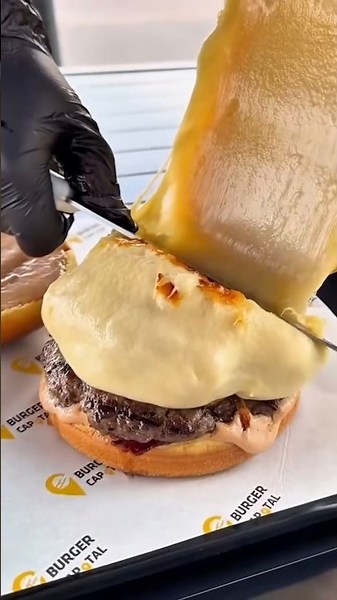 Gooey Hot Melted Cheese On Burger 🍔 #CheeseBurger #CheeseLover #Foodie
