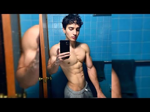 Young Bodybuilder FLEXES Muscle | Full Physique review!