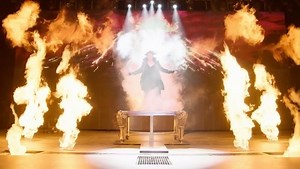 Two years ago this week we opened #CrissAngel #Mindfreak @phvegas - looking forward to get back on stage #2021 🔥 Thx to the incredible cast & crew - I miss you all. | Criss Angel