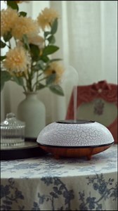 Flying Disc Aromatherapy Oil Diffuser, Wood Grain Mini Volcano Humidifier, 260ml Ultrasonic Cool Mist Diffuser with Light, for Bedroom,Office,Home, Auto Shut-Off, Remote Control, Gift (Light Wood-1)