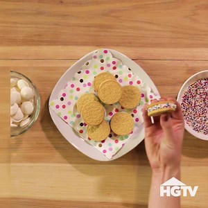 Intending to have a baby gender reveal party? Try out these ways to announce to your friends & family! Via HGTV | Asian Food Network