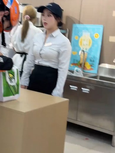 Viral Milk Tea Girl Dance: Chinese Cafe Cashier Dances