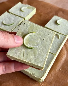 Raw Key Lime Pie Squares 😍 Get this recipe EXCLUSIVELY in the SO VEGAN App: 👉 sovegan.app/go Zesty lime and creamy coconut milk come together to create the perfect sweet treat with just the right amount of zing! If you haven’t already, start your 7-day free trial of the SO VEGAN App today. Big love! Roxy Ben 💚 | So Vegan