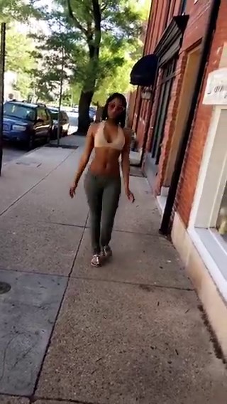 She’s literally built how I use to be built 😩