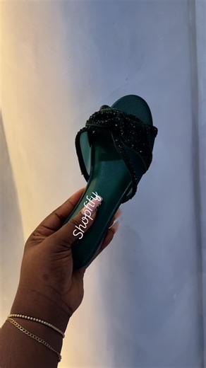 Shopfify_backup_page on Instagram: "High quality flat slippers Size 36-42 Price -29800 Comes in a box Limited stock available"