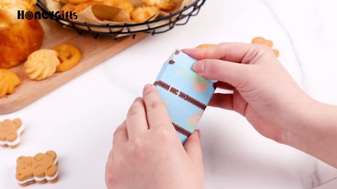 Honeygifts Mini Suitcase Gift Box, Candy Box with Passport & Tags for Travel Themed Parties DIY Yellow