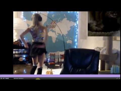 LegendaryLea Butt flash on stream