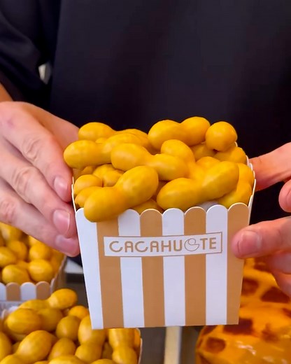 20K views · 75 reactions | XXS & XXL peanut shell-shaped desserts 樂 | MetDaan Cakes | Facebook