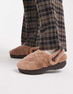 Crocs – Unfurgettable – Clog in Braun | ASOS