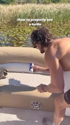 The turtle got more beer than the guy did 😂 Via @tooturnttony #turtle #beer #fishing #floridaman #southern #southernhumor #southernlifestyle #southernmenswear #osa #oldsouthapparel | Old South Apparel