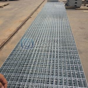 [Hot Item] Heavy Duty Mild Carbon Serrated Bar Welded Grate Hot Dipped Galvanized Steel Grating Sheet for Metal Floors Walkways