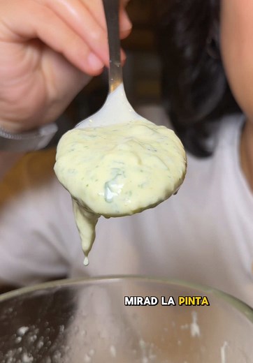SALSAS🥫 | MAYONESA DE AJO Y CILANTRO. 🌿 ‼️ESTAMOS EN PREVENTA DE NUESTRO LIBRO DE RECETAS‼️ Tenéis el link en nuestra BIO 📚 #recetas #recetafácil #mayonesa #salsas #recetasrápidas