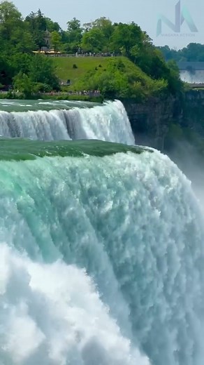 Shower in the sunshine at Niagara Falls 🌊 | Niagara Action