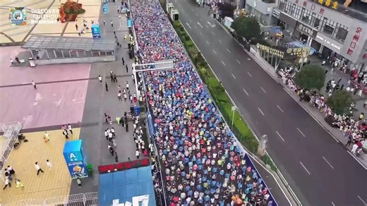 🏃🔥 The 2025 Liupanshui Marathon is ON! Over 32,000 runners from 16 countries flooded the streets of "Cool City" as the starting gun fired! 🚀 From full marathon to fun runs, every stride pulses with energy. Come to experience the 19°C summer with 360° passion—where cool climate meets hot marathon action! | Discover Guizhou