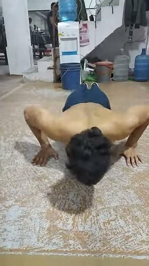 Clap Push Ups 💪 for beginners at gym Grow Arms and Chest