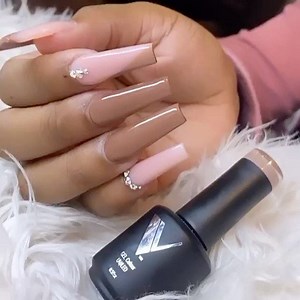 Drop emoji if you love @annailco • DRIP🗣 ⒱⒜⒧⒠⒩⒯⒤⒩⒪ #150 #prettiestpink #vbp #codeannailco #gelpolish | V Beauty Pure