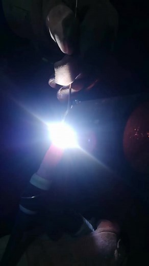 32 reactions | An excellent Welder do it right on how to penetrate the Root pass weld thoroughly! #reels | Alvino Daily | Facebook