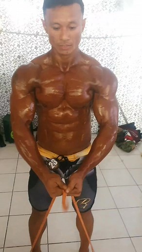 fitMan💯%💪 Backstage Pump #Bodybuilder #mensphysique #motivation #highlights #fitman #fitnessgoal #fitness | Machong embalsamador tv.