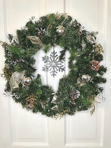Silver and Gold Snowflake Pinecone Christmas Wreath - Etsy