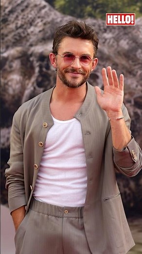 Jonathan Bailey becomes the first openly gay man to be crowned ‘Sexiest Man Alive’ in 2025!