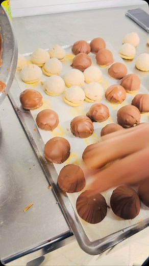 Noisette En Trompe L’Oeil … La Pâtisserie En Ébullition Cette Semaine !!! #bistronomie #bayonne #bayonnemaville #avironbayonnais #avironbistronomie #noisette | Lionel Elissalde Compte Pro