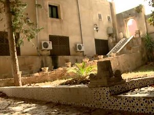 Nervous Tripolitanians head back to work