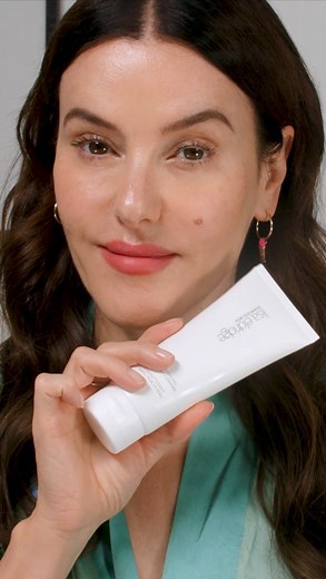 226K views · 14 reactions | She’s the woman Keira Knightley and Kate Winslet trust to do their make-up. And now @lisaeldridgemakeup is branching out into skincare. Watch on for her nighttime beauty routine then head to the link in our stories for more of her expert tips to get an A-list complexion #lisaeldridge #lisaeldridgemakeup | Sunday Times Style | Facebook