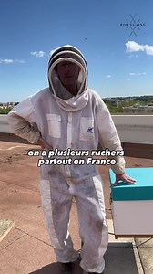 [ZOOM RSE] ✊ Polygone s'engage ! Depuis l'année dernière avec @comlabeille, nous sommes fermement engagés à réintroduire l’abeille 🐝 noire, aussi appelée Abeille de l’Ouest, dans nos écosystèmes. Conscients de l’importance de ces précieux pollinisateurs pour notre environnement 🌿et notre agriculture🌾, nous avons décidé d'installer plusieurs ruchers sur le toit du Polygone. 🌟Aujourd'hui, nous avons reçu trois nouveaux ruchers. 👉 Découvrez en quoi consiste cet engagement avec Christophe. 📍 T