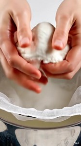 🥛 FB Post: Making Milk Plastic (Casein) 💡 Turn Milk into PLASTIC! The Simple Science Project That Makes Real Objects! Did you know you can make hard, durable plastic from milk and vinegar? This is a fascinating experiment that turns a kitchen staple into a moldable material! 🧪 What You'll Need (The Casein Kit): Milk: Any type (whole milk works best). White Vinegar: The acidic activator. Tools: Saucepan, stove, spoon, coffee filter or cheesecloth, small mold or cookie cutter. 🔬 Quick Milk Pla