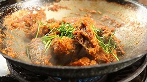 Frying Chopped Head Snake Fish Chili: стоковое видео (без лицензионных платежей), 1059577226 | Shutterstock