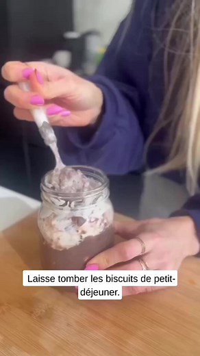 Meal prep : chia pudding 🥣 Découvrez cette recette de petit-déjeuner gourmand, sain et protéiné pour être rassasié.e toute la journée ! Ingrédients par bocal : - 1 càs de graines de chia - 1 à 2 càs de protéines en poudre (ici au chocolat) - 1 càs de graines de courges - 1 à 2 càs de flocons d’avoine - Environ 100 ml de lait végétal Toppings 1 càs yaourt au choix Fruits frais Retrouvez la recette complète ici : https://bit.ly/3oK1WlR #chiapudding #chiapuddingmealprep #mealprep #batchcooking #re
