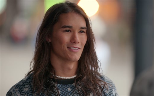 BooBoo Stewart se abre sobre sexualidade de seu personagem em ‘Julie and the Phantoms’