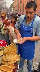 This is how they prepare golden flautas in the historic center #Flautas #foodie #viralshort #foryou