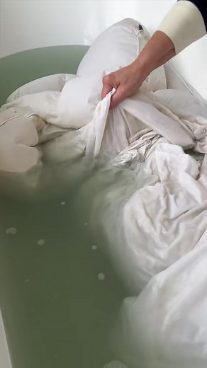 How to Strip Your Comforter: Deep Cleaning Laundry Hack
