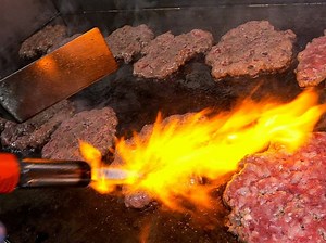 Such a Juicy Burger! How to make Hamburger all ingredients are cooked by hand | My Pub