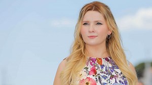 Abigail Breslin marks 1st Christmas since her father died of COVID