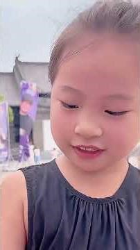 Challenges in Kaifeng Qifeng Guyuan, a stranger girl bumps fists and shows healing smiles