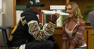 Mac & Devin Go to High School Trailer | Tomatazos