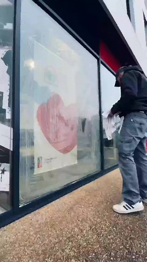 Cercle parfait 👀 #satisfying #followme #windowcleaner #windowwasher #windowwashing #myjob #unger #share #satisfaction #fyp #windowcleaning | Iris TEB