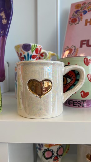 Adding Mother of Pearl to ceramics! I wanted to do something different to a batch of mugs I made @amorcollectiveaz - are used red clay and an off white glaze, fired them, then added accents of the mother of pearl and 14 karat gold. They went back into the kiln at con 018, and this is what they turned out like. This is my third time using these lustre glasses, and I cannot wait to experiment more to get better at the technique! For the terra-cotta mug, I used ceramic transfers in the white polkad